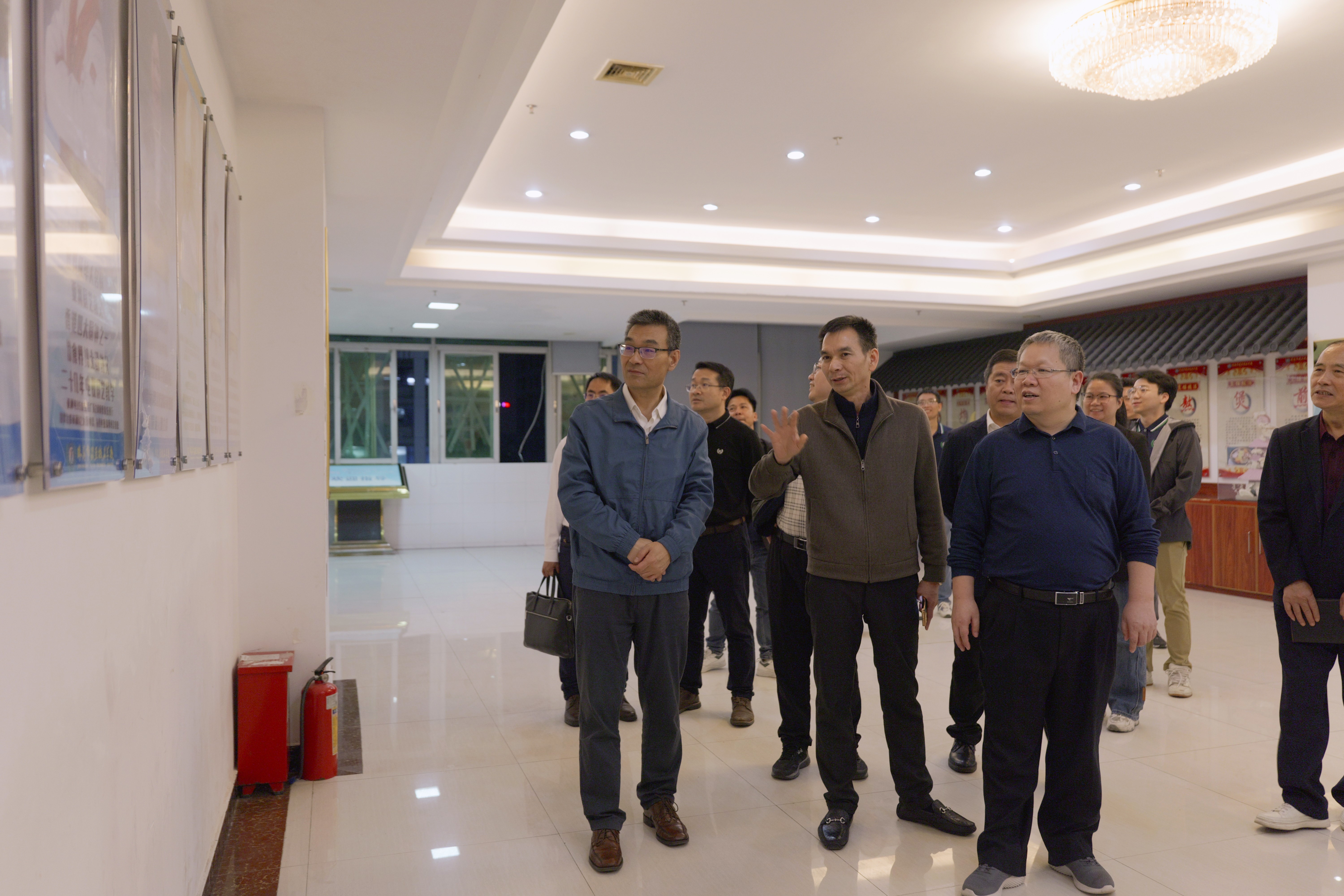 向导眷注丨省部级向导莅临我校指导事情_万利国际