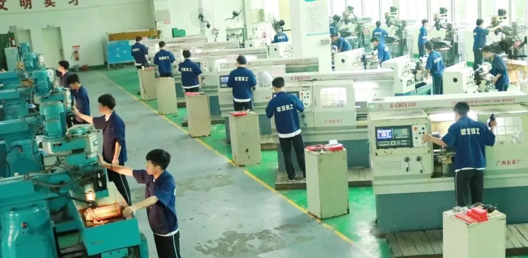 《接待上技校》丨快来看看读技校有哪些利益~_万利国际
