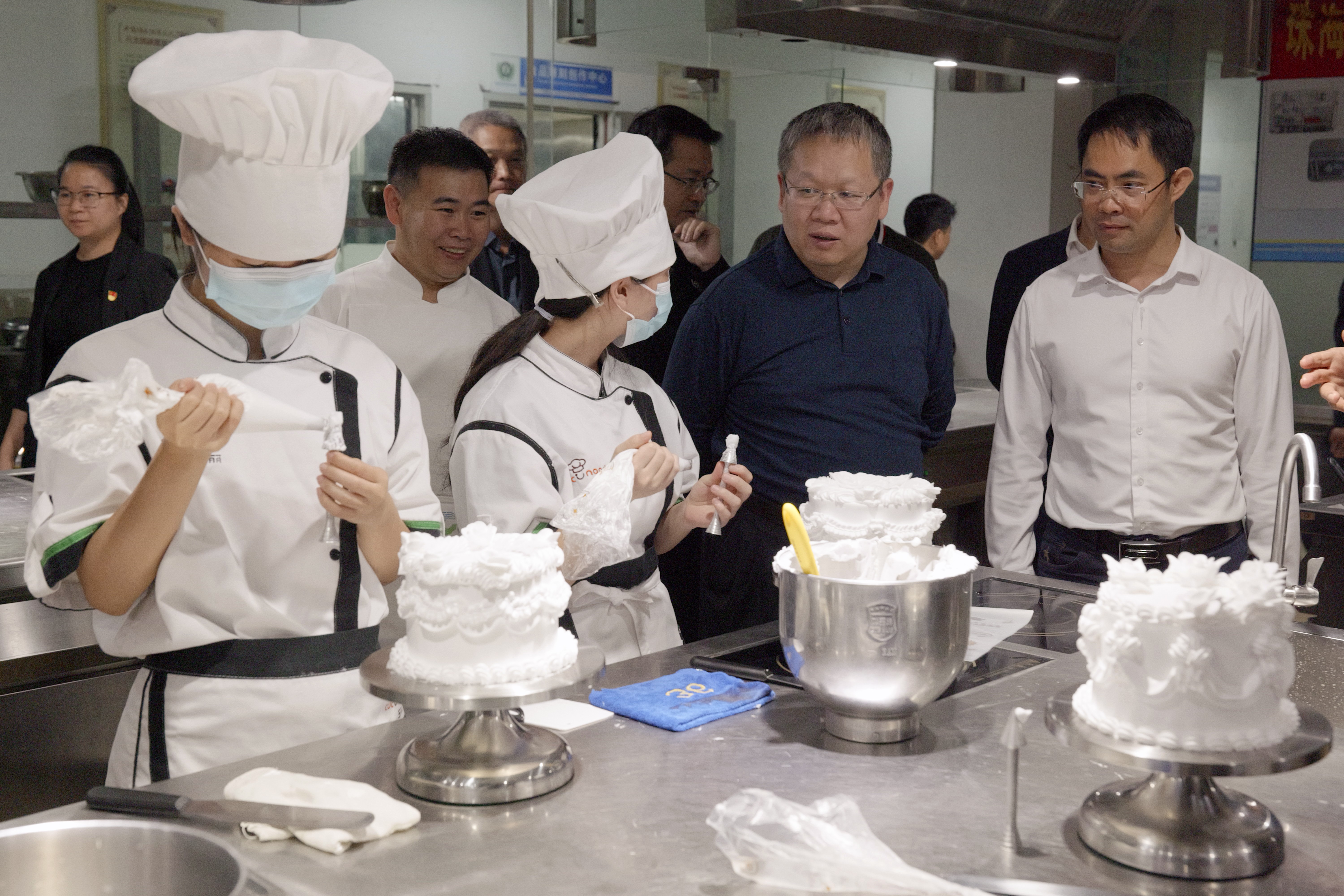 向导眷注丨省部级向导莅临我校指导事情_万利国际