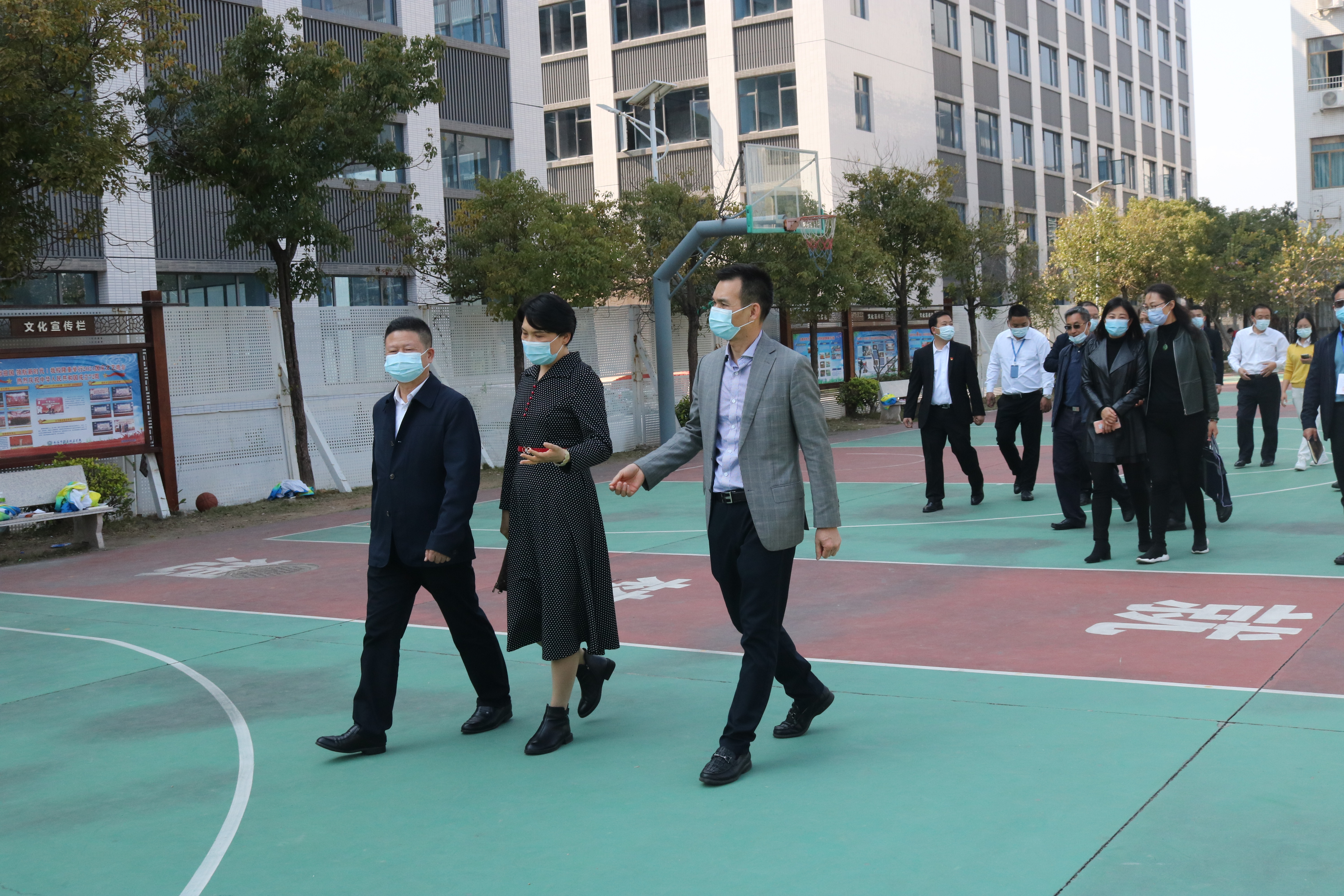 向导眷注丨珠海市人大、市人社局向导莅临我校调研指导事情_万利国际