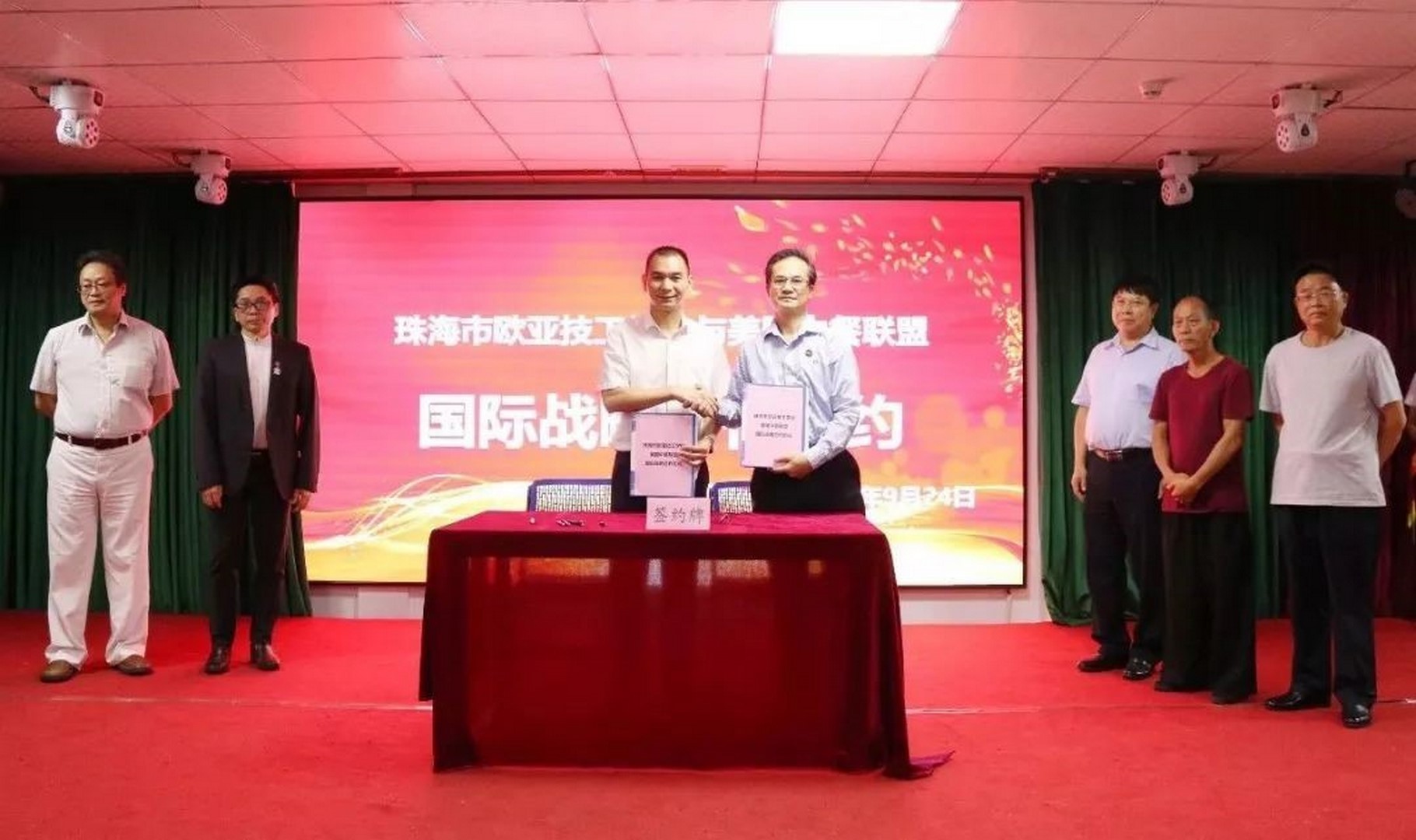 ?推动“粤菜师傅”国际化，，让天下爱上中国味道丨万利国际与国际美食家协会告竣国际战略相助_万利国际