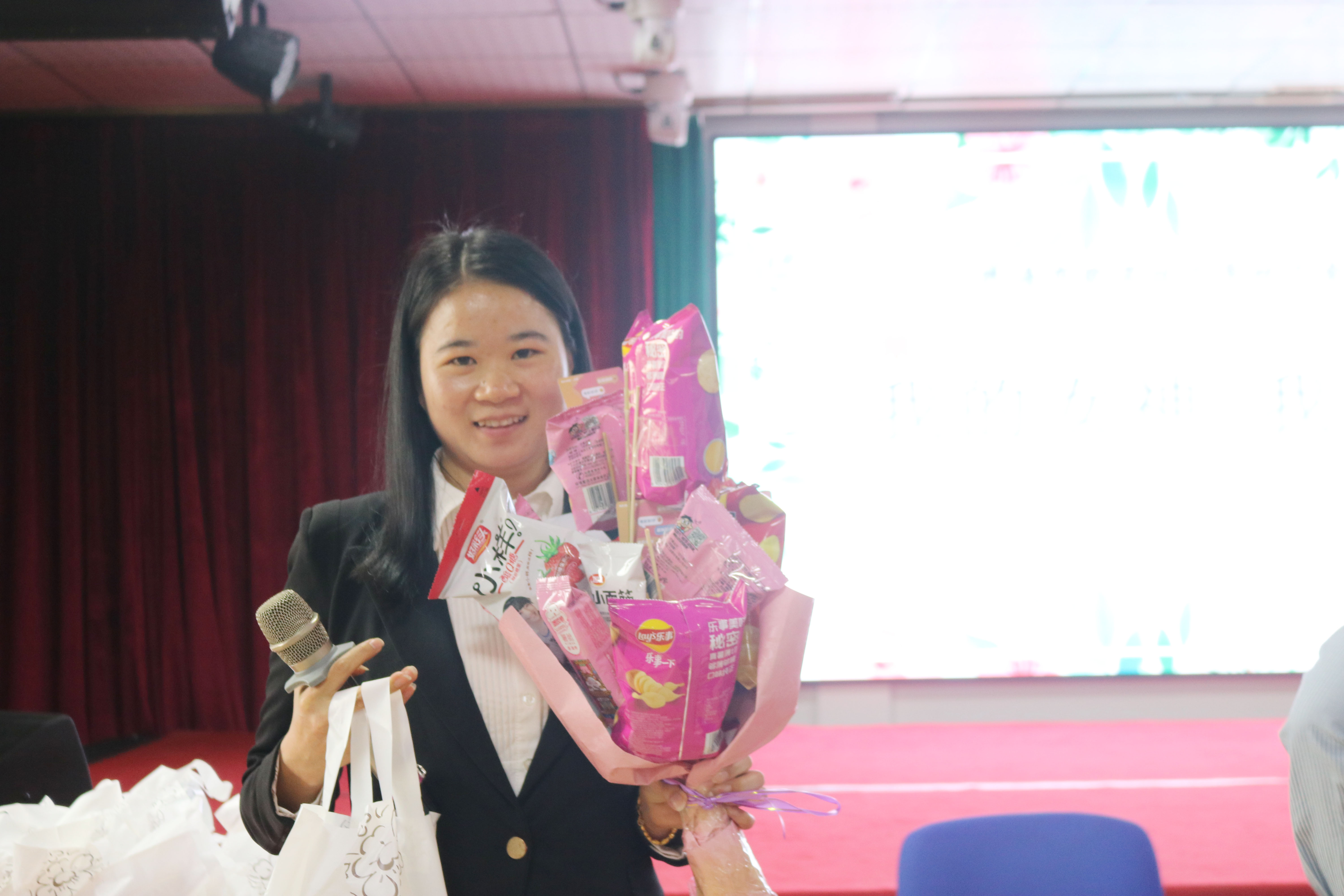 我的女神 我来呵护丨我校工会开展三·八妇女节庆祝唬；；疃痏万利国际