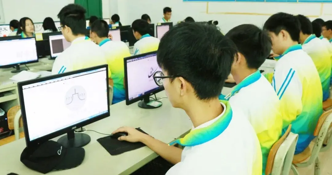专业介绍丨盘算机广告制作_万利国际