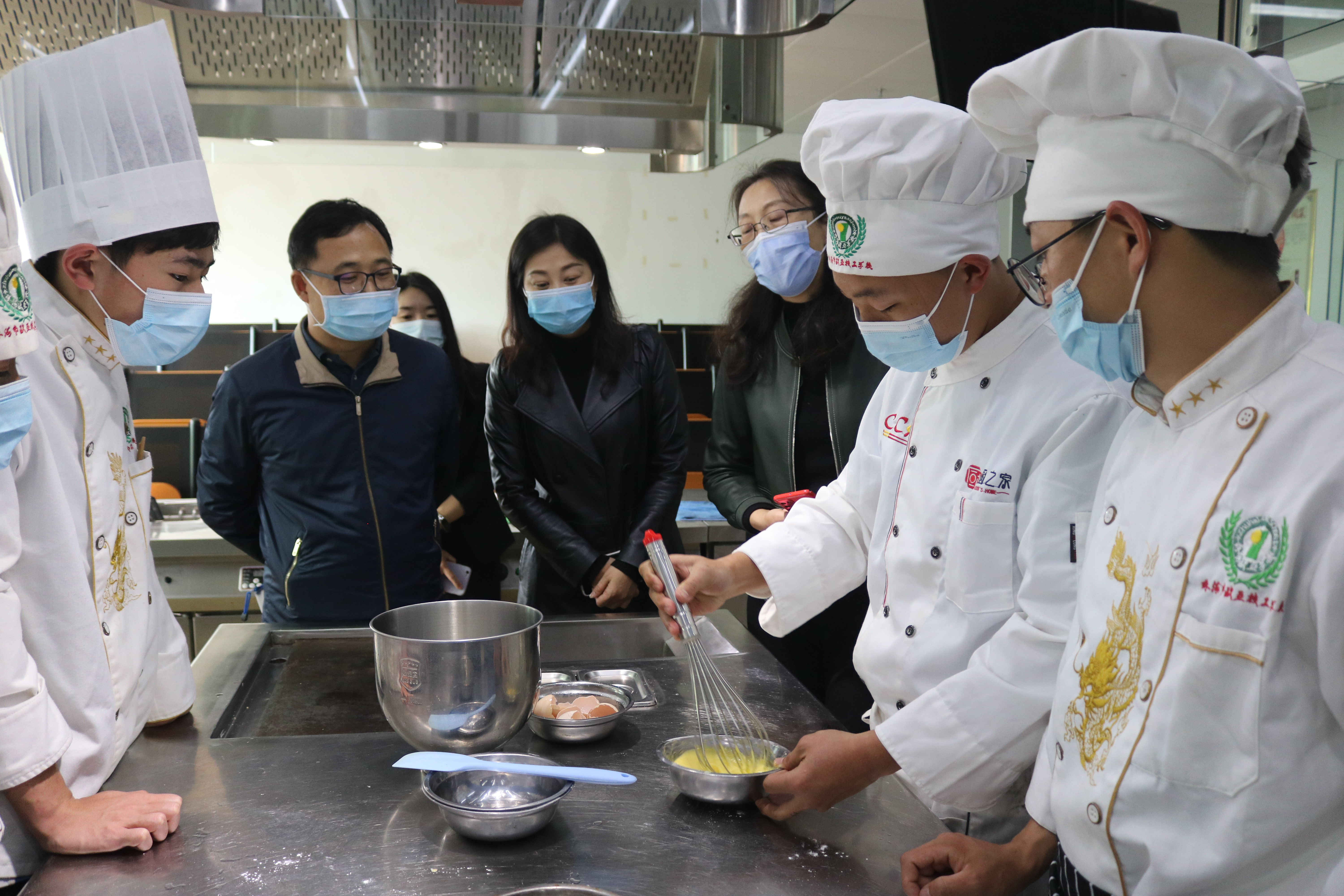 向导眷注丨珠海市人大、市人社局向导莅临我校调研指导事情_万利国际