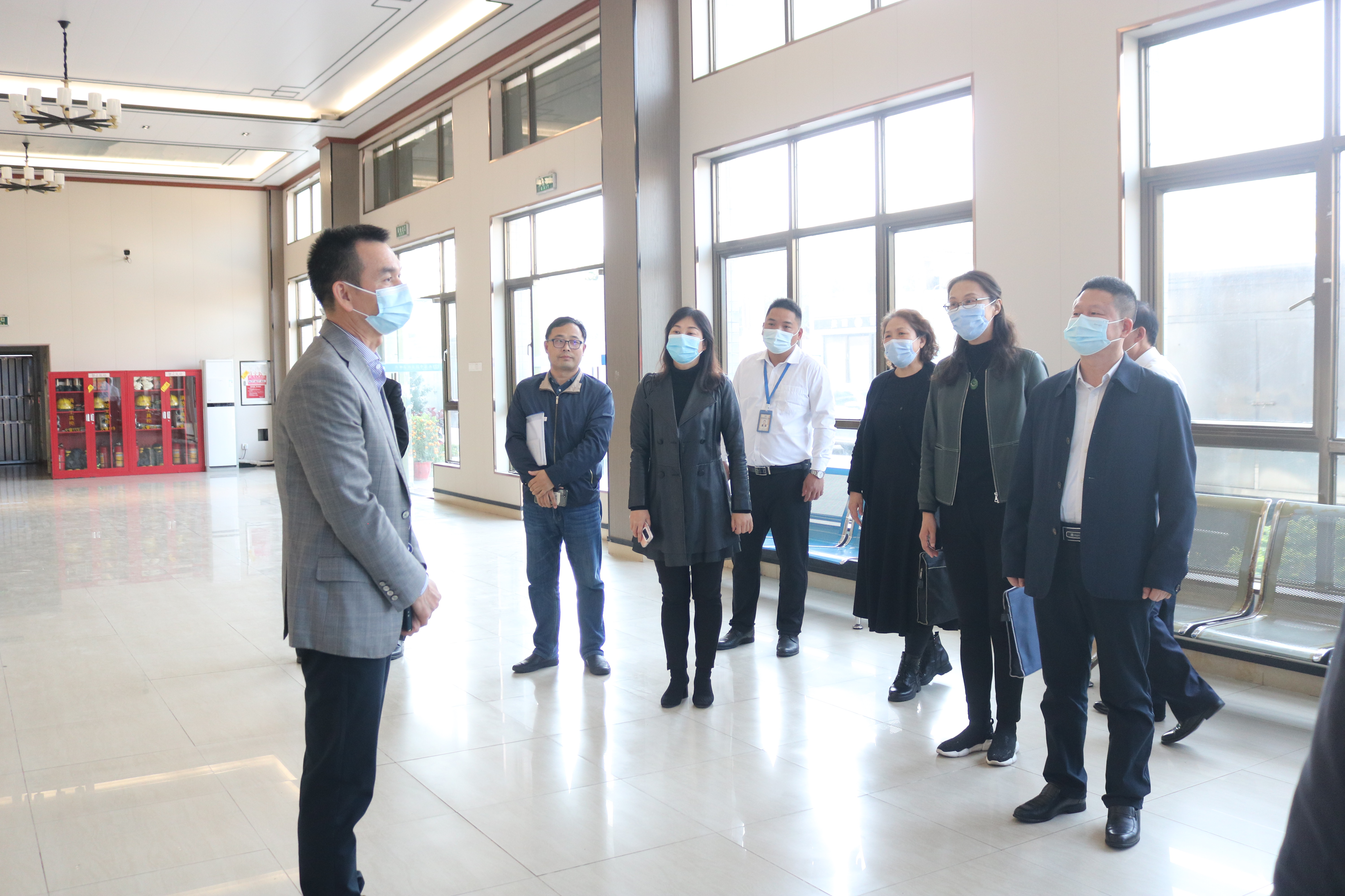 向导眷注丨珠海市人大、市人社局向导莅临我校调研指导事情_万利国际