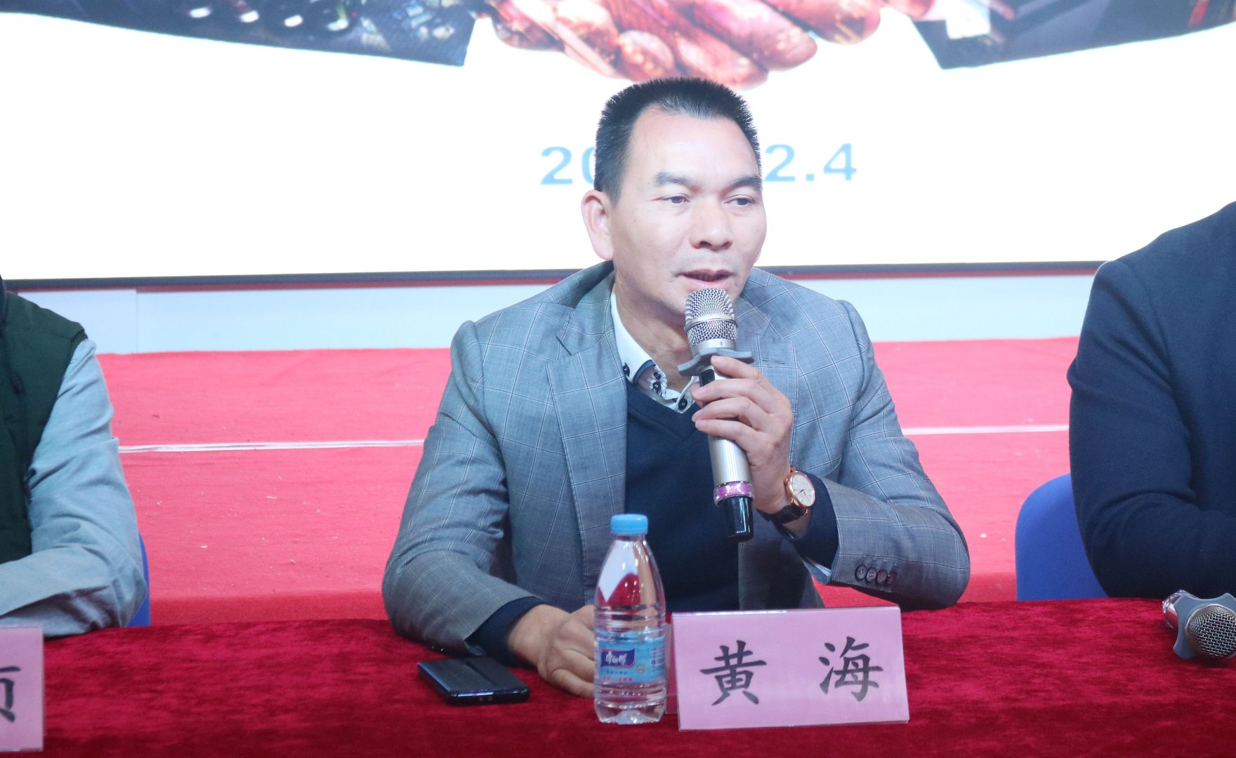 校企相助，，协手育才丨我校与珠海匠心食物有限公司告竣冠名班定向相助_万利国际