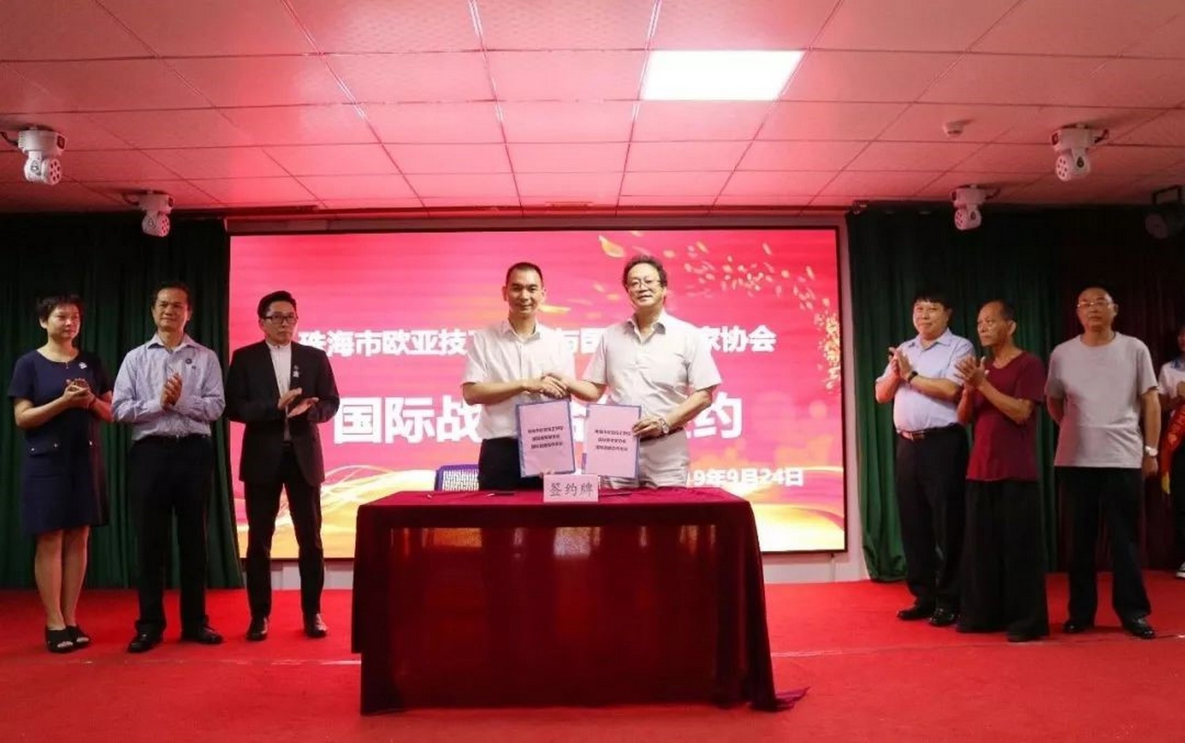 ?推动“粤菜师傅”国际化，，让天下爱上中国味道丨万利国际与国际美食家协会告竣国际战略相助_万利国际