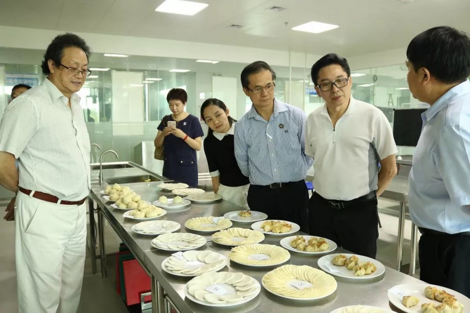 ?推动“粤菜师傅”国际化，，让天下爱上中国味道丨万利国际与国际美食家协会告竣国际战略相助_万利国际
