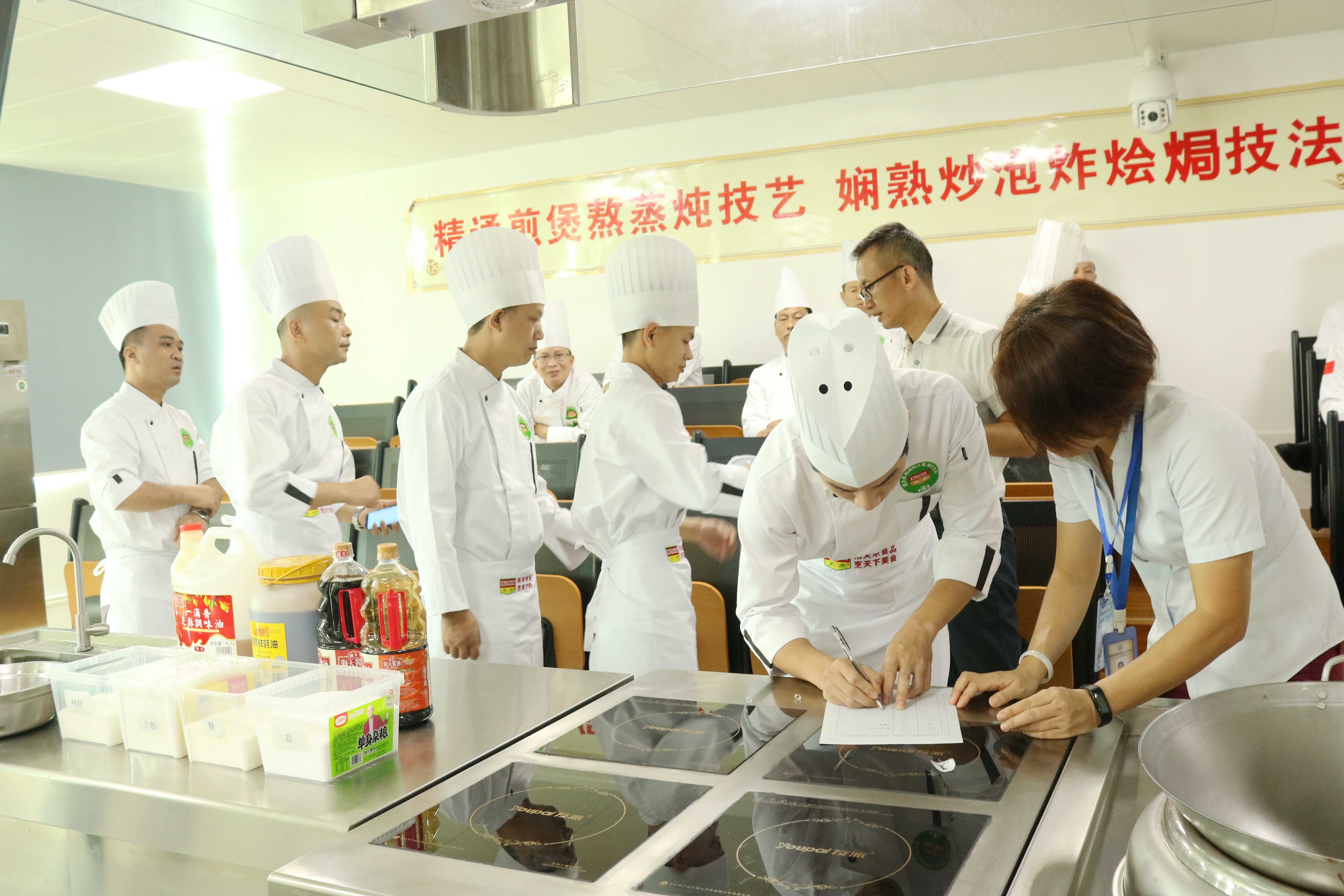 舌尖上的较量丨2019年珠海市高新区中式烹饪师（粤菜唐家肴） 手艺竞赛在我校圆满举行_万利国际