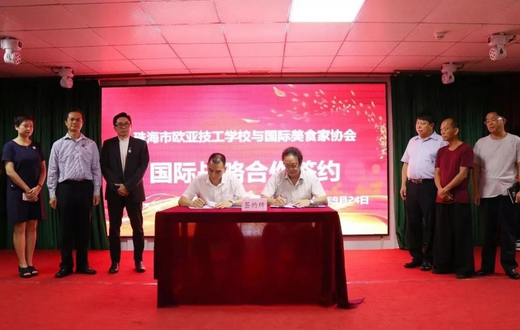 ?推动“粤菜师傅”国际化，，让天下爱上中国味道丨万利国际与国际美食家协会告竣国际战略相助_万利国际