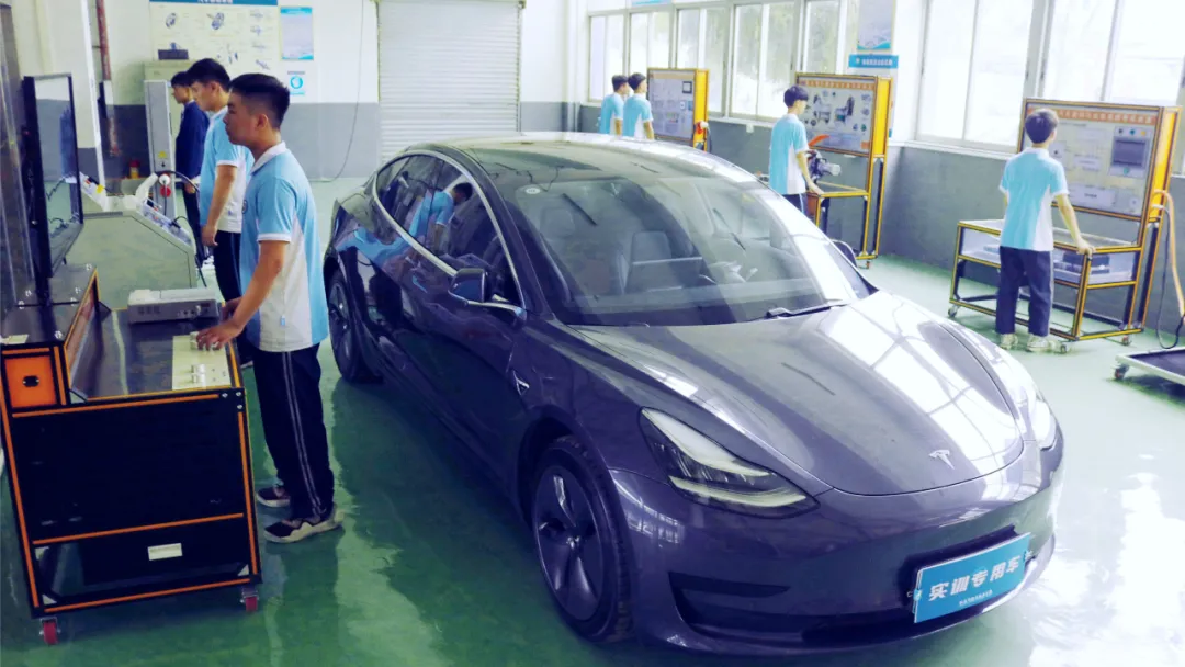《接待上技校》丨快来看看读技校有哪些利益~_万利国际