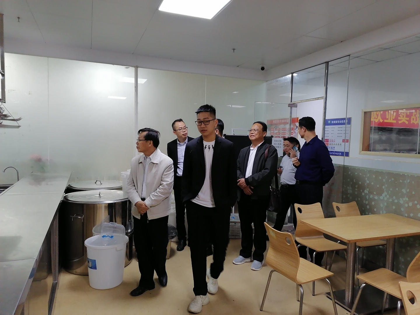 校际交流 携手并进丨茂名市南方职业手艺学校向导一行莅临我校旅行指导_万利国际