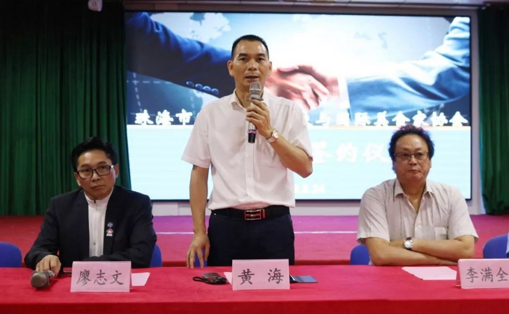 ?推动“粤菜师傅”国际化，，让天下爱上中国味道丨万利国际与国际美食家协会告竣国际战略相助_万利国际
